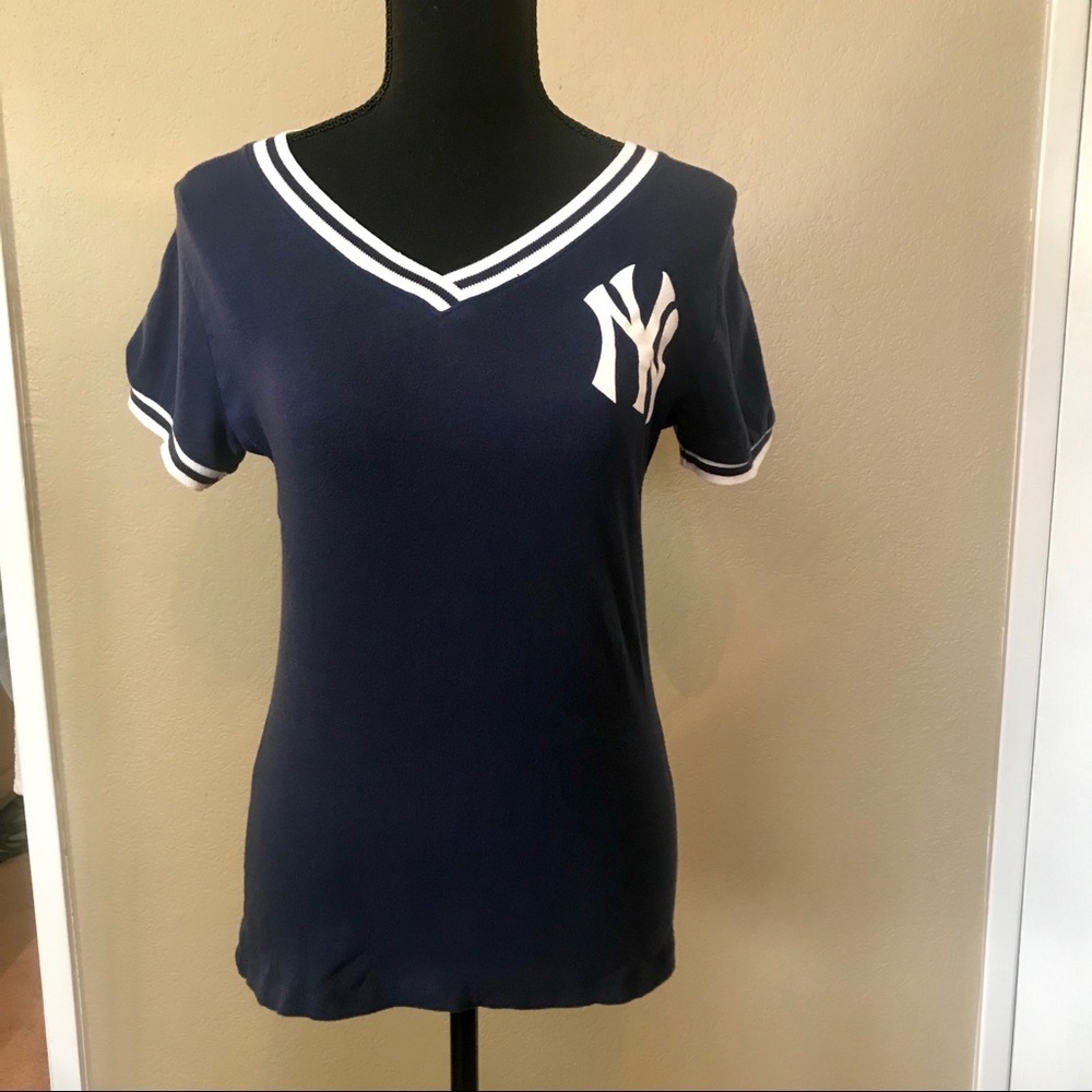 New York / NY Yankees V-Neck Tee